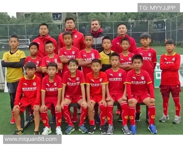 探秘现代足球俱乐部运营模式与青训体系融合发展的新趋势全面解读